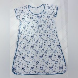 Lake Maternity/ Nursing nightgown. size M. In Fleur blue flower print!